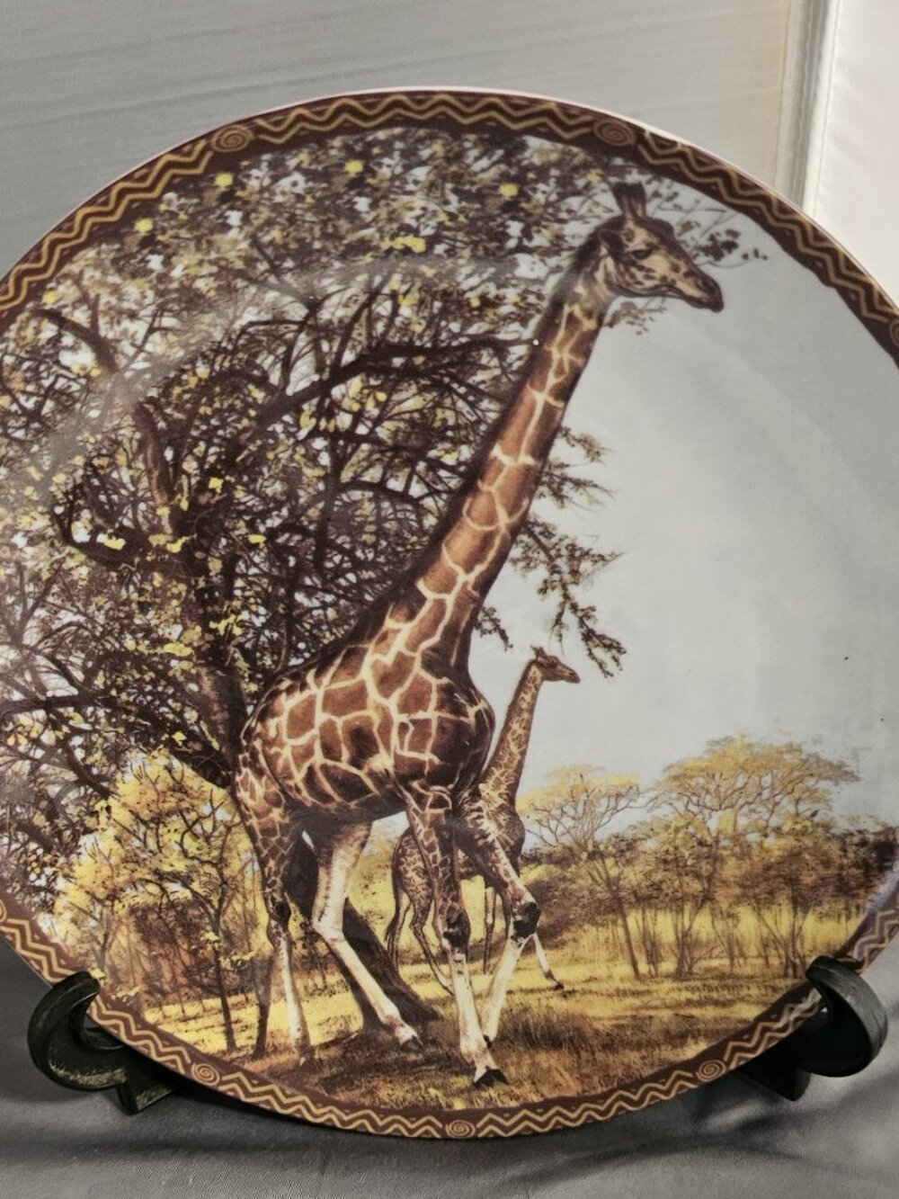 Mom and Baby Giraffe Plate - Preowned